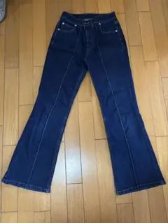 ダークブルーブーツカットデニム