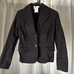 黒のテーラードジャケット