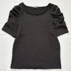 美品 クルーネック シャーリング パフ袖 半袖 黒 トップス 無地 シンプル Lのサムネイル