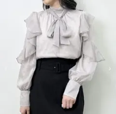 INGNI 袖フリル花柄シアーブラウス グレー