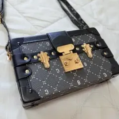 Item thumbnail for item b7b81e8d-da19-4870-8deb-8be73afa2c46