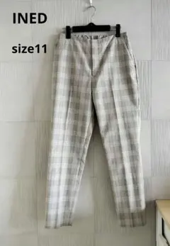INED　美脚テーパードパンツのサムネイル