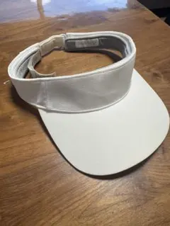 lululemon ホワイト サンバイザー
