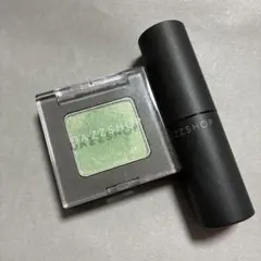 DAZZSHOP グリーンアイシャドウとオレンジリップのサムネイル