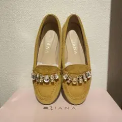 DIANA ビジュー付きイエローローファー