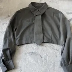 ネクタイ付きシャツ