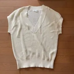 クリーム色 Vネック ニットベストのサムネイル
