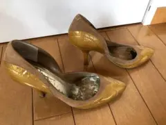 ナインウエストベージュとゴールドのパンプスのサムネイル