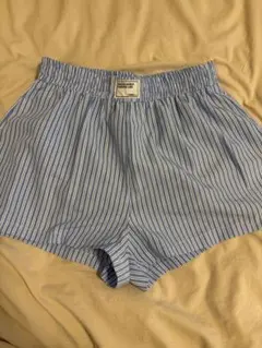 SHEIN 青と白のストライプ ショートパンツ