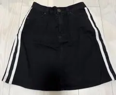 黒のタイトスカート サイドストライプ