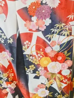 中古花嫁用 赤色 花と扇の刺繍 大振袖 お安くどうぞ◎ 中古花嫁用 赤色 花と扇の刺繍 大振袖 お安くどうぞ◎ - メルカリ
