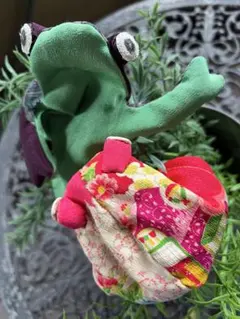 ちりめん細工　着物古布　蛙2匹