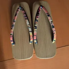 伝統的な桐製下駄 多色