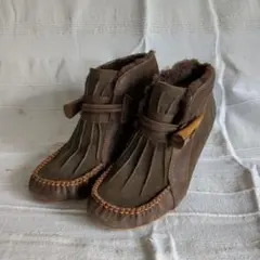 cuccia　レトロ可愛い　ブーティ　ショートブーツ　木製トグルボタンのサムネイル