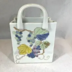 有田焼　葡萄柄　バッグ型小物入れ　花瓶　陶器のサムネイル