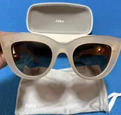 ZARA キャットアイサングラス ケース付きのサムネイル