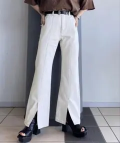 PAGEBOY フロントスリットフレアジーンズ デニム 白 26⁠のサムネイル
