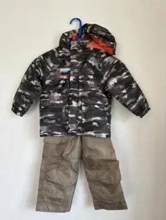 子ども用迷彩柄スキーウェア（フード付き）