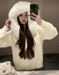 ニットセーターカーディガン　アイボリー　白　ファーフード付き