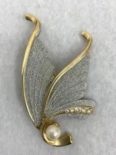 23.303【ブローチ】パール　ヴィンテージ　アンティーク　蝶々？