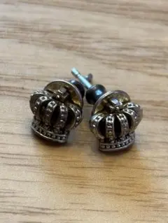 ジャスティンデイビス クラウンモチーフ シルバーピアス 両耳用のサムネイル