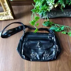 ブラックショルダーバッグ ハート型装飾　値下げ可能