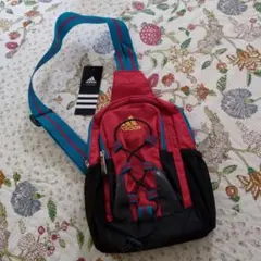 adidas ボディバッグ 赤黒青