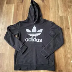 adidasキッズパーカー