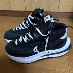 Nike x sacai VaporWaffle ナイキ　サカイ　ゴルチェのサムネイル