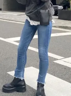 ungrid ハイウエストフレイドヘムストスリ　デニムパンツ