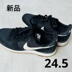 【新品】NIKE W INTERNATIONALIST スニーカー　24.5