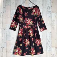 美品　ロイヤルパーティー　膝丈ワンピース　フレア　ブラック　花柄