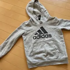 adidasフード付きパーカー 120cm