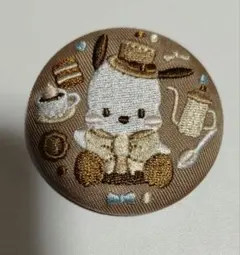 サンリオ　刺繍缶バッジ　ポチャッコ