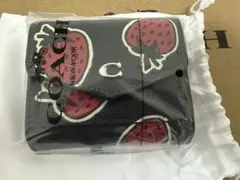 新品・未使用コーチCOACH 二つ折り財布 いちご柄 黒 - メルカリ