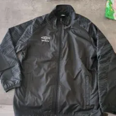 umbro ウィンドブレーカー 黒 ストライプ柄 150cm