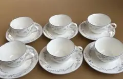 ノリタケ　青い花柄のティーカップとソーサー 3個セット