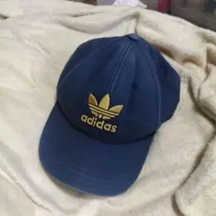 adidas ネイビー キャップ ゴールドロゴ