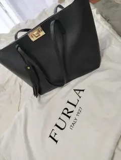 FURLA ブラック トートバッグ タッセル付き
