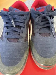 PUMA スニーカー