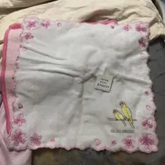 オウムと花刺繍のハンカチ