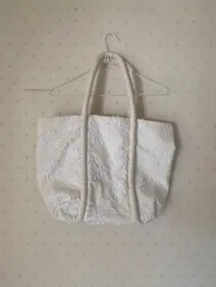 ❤️サエラ❤️ヒスクローネ❤️可愛い❤️お花のモチーフ付❤️刺繍 