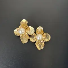 花モチーフ ゴールドピアス パール付き