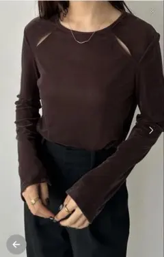 カットアウトシアーベロアトップス