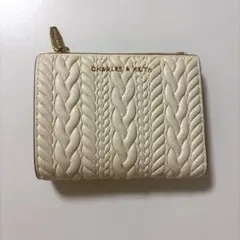 CHARLES & KEITH 二つ折り財布 クリームのサムネイル
