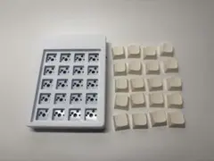 4 × 5自作キーボード+キーキャップベージュ20個