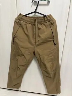 ベージュ ジッパーポケット付きパンツ