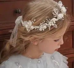 キッズ用　髪飾り ヘアアクセサリー ホワイト 結婚式 発表会　カチューシャ