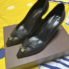 LOUIS VUITTON パンプス ブラック ゴールドチャームのサムネイル