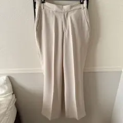 ベージュ スラックス フロントポケット付き　フレアパンツ